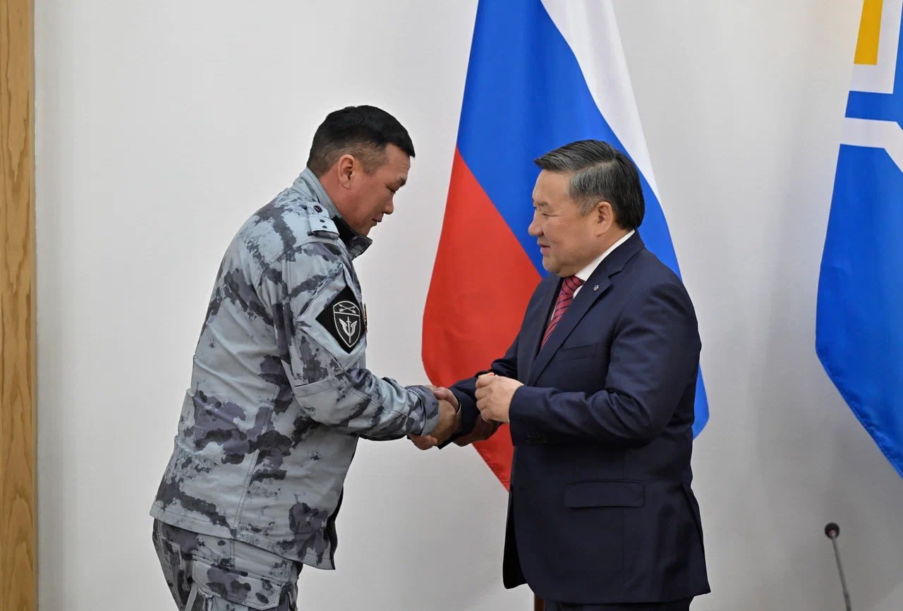 В преддверии Шагаа, Нового года по лунному календарю, в Правительстве Тувы состоялась традиционная церемония награждения В преддверии Шагаа, Нового года по лунному календарю, в Правительстве Тувы состоялась традиционная церемония награждения