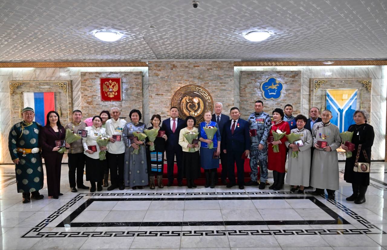 Таксисты Эрзина помогли многодетным семьям в преддверии Шагаа Таксисты Эрзина помогли многодетным семьям в преддверии Шагаа