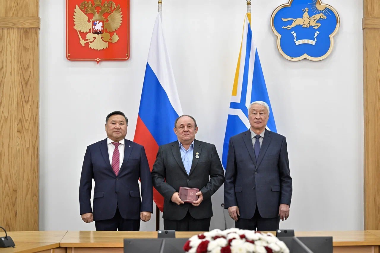 В преддверии Шагаа, Нового года по лунному календарю, в Правительстве Тувы состоялась традиционная церемония награждения В преддверии Шагаа, Нового года по лунному календарю, в Правительстве Тувы состоялась традиционная церемония награждения