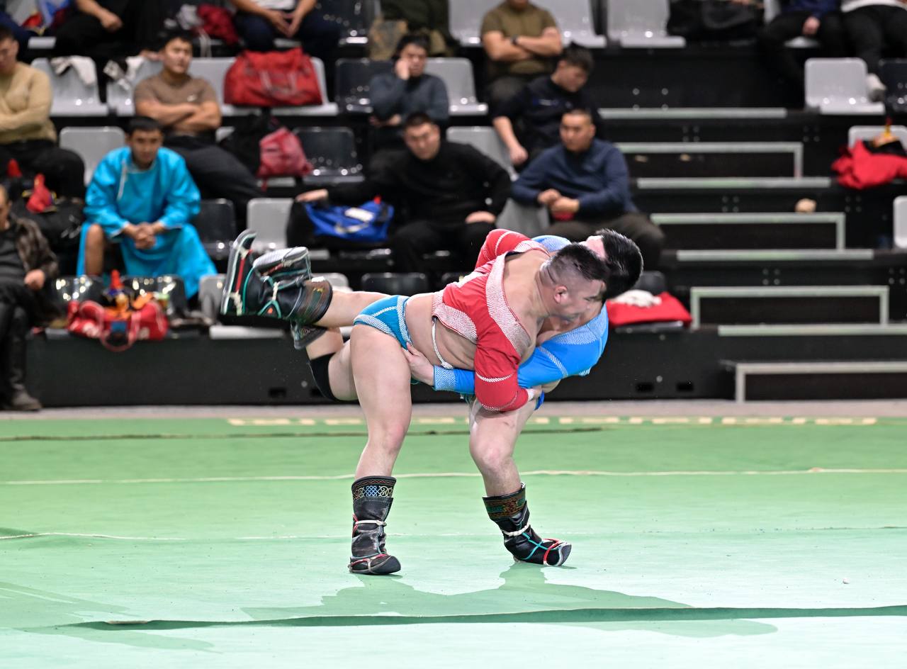 В Туве состоялся турнир по борьбе хуреш среди сильнейших борцов республики В Туве состоялся турнир по борьбе хуреш среди сильнейших борцов республики