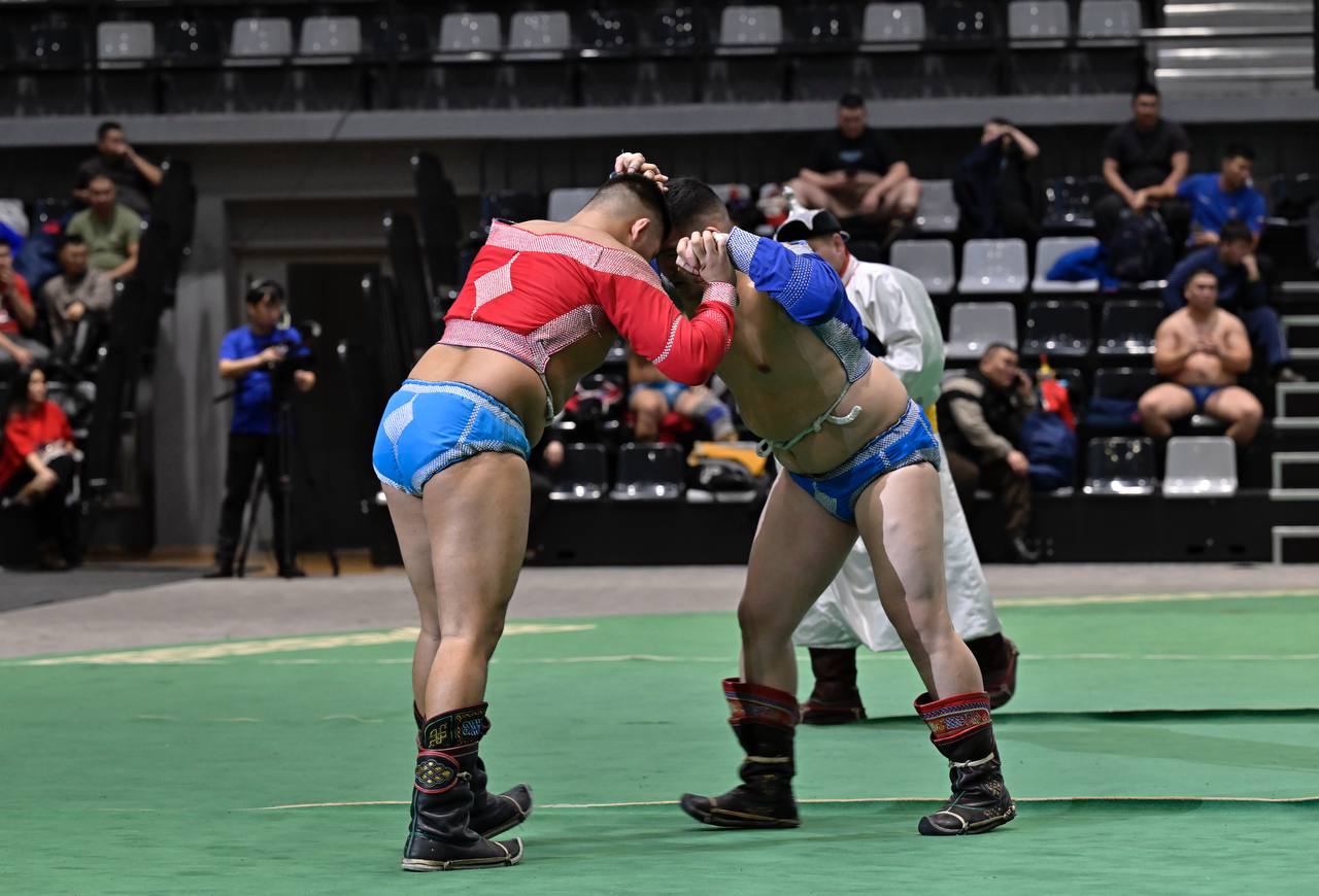 В Туве состоялся турнир по борьбе хуреш среди сильнейших борцов республики В Туве состоялся турнир по борьбе хуреш среди сильнейших борцов республики