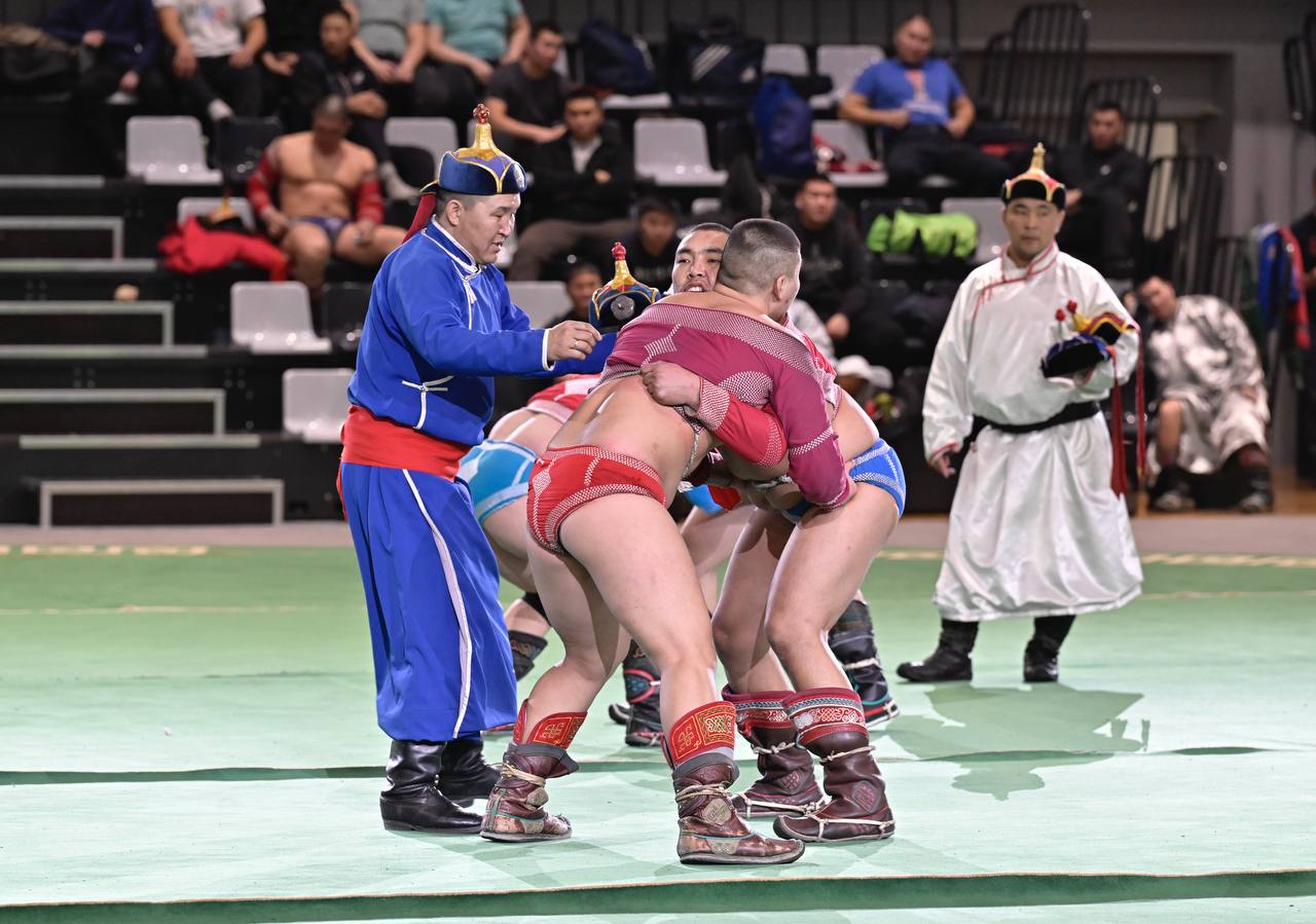 В Туве состоялся турнир по борьбе хуреш среди сильнейших борцов республики В Туве состоялся турнир по борьбе хуреш среди сильнейших борцов республики
