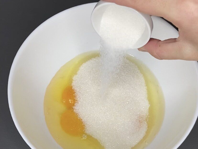 Летний десерт с ягодами: Янтарный пирог, который просто готовить