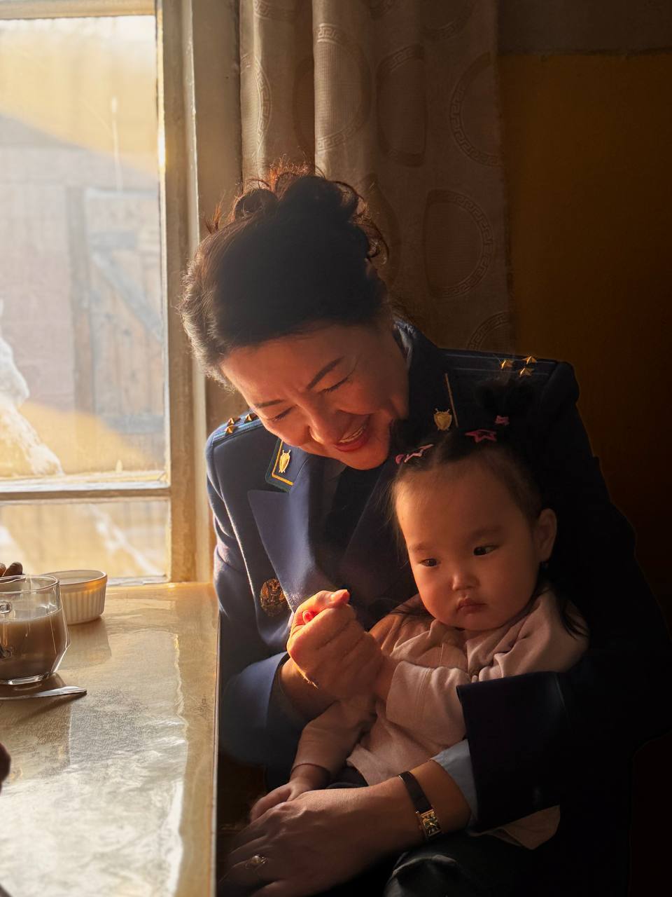 Заместитель прокурора республики Ольга Монгуш в преддверии Шагаа навестила и поздравила с праздником семью с особенными детьми Заместитель прокурора республики Ольга Монгуш в преддверии Шагаа навестила и поздравила с праздником семью с особенными детьми