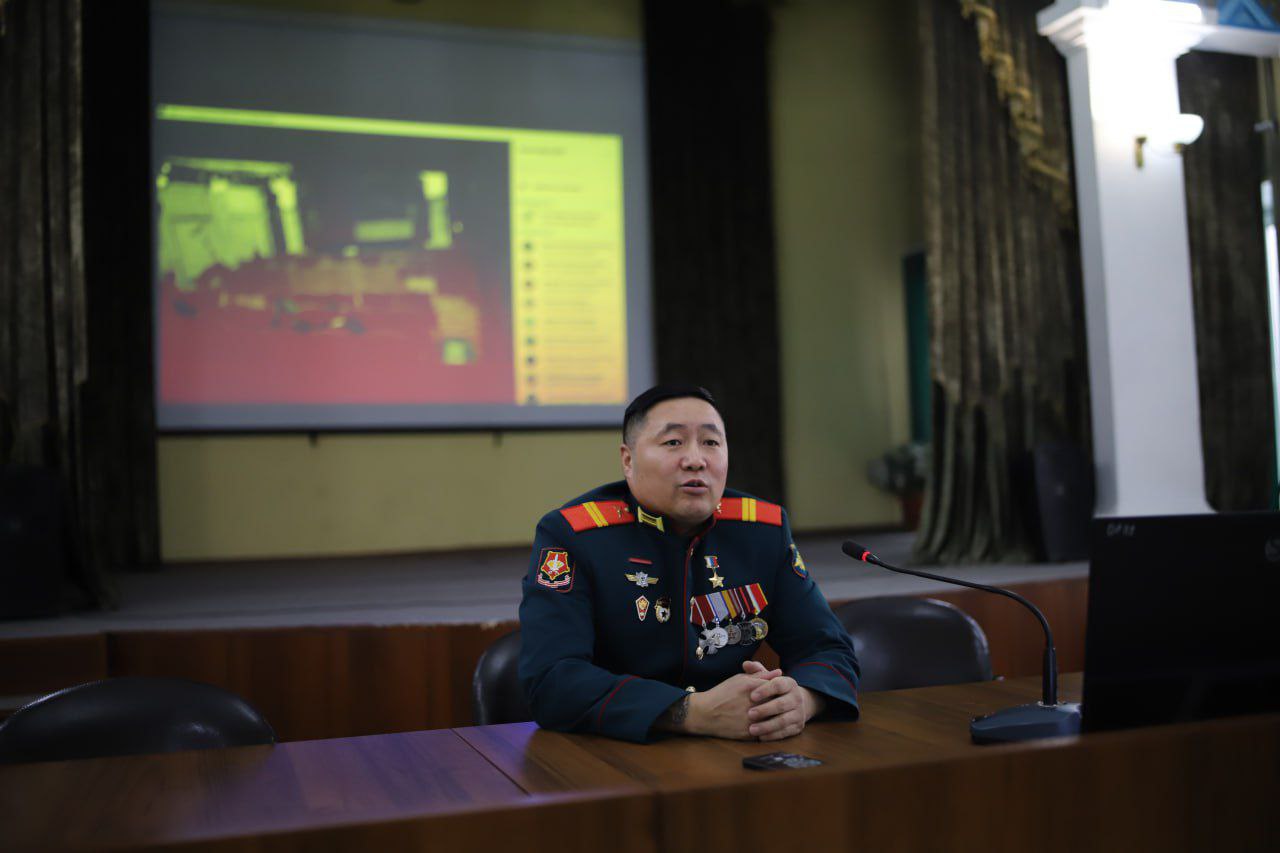 Ветеран ОВД, Герой России Буян Федорович Куулар принял участие в Едином дне государственно-правового информирования в МВД по Республике Тыва Ветеран ОВД, Герой России Буян Федорович Куулар принял участие в Едином дне государственно-правового информирования в МВД по Республике Тыва