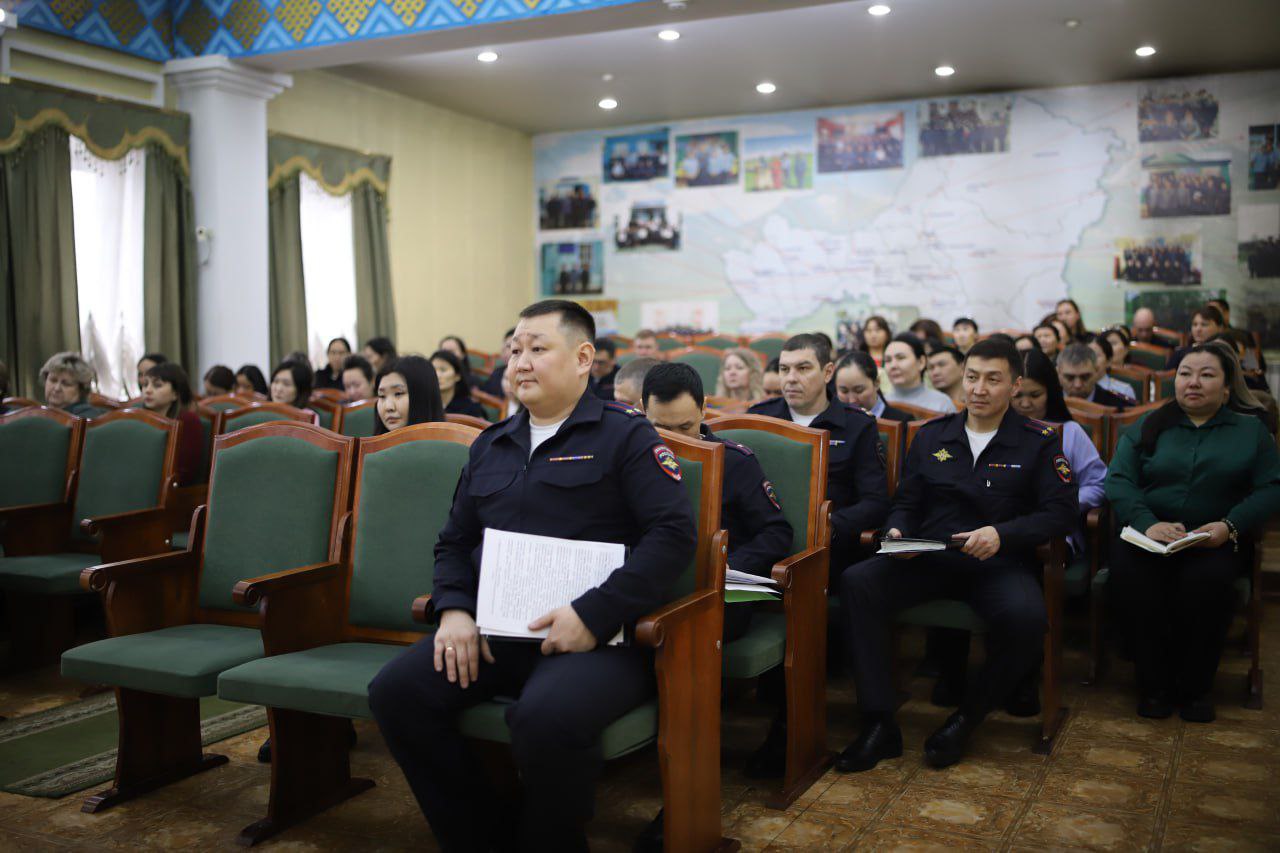 Ветеран ОВД, Герой России Буян Федорович Куулар принял участие в Едином дне государственно-правового информирования в МВД по Республике Тыва Ветеран ОВД, Герой России Буян Федорович Куулар принял участие в Едином дне государственно-правового информирования в МВД по Республике Тыва