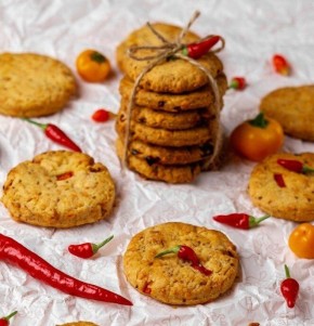 Приготовьте острое сырное печенье: идеальный закусочный десерт