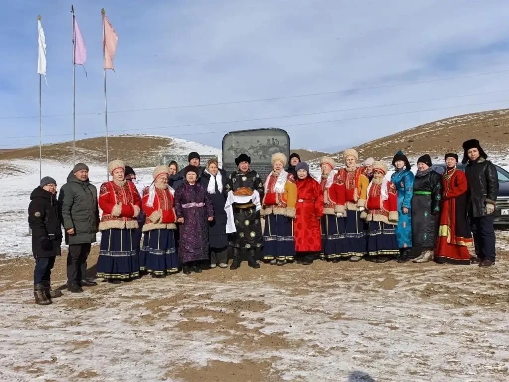 Традиционно в последний день Масленичной недели в Туве повсеместно проходят народные гуляния – люди весело провожают зиму и приветствуют наступление долгожданной весны Традиционно в последний день Масленичной недели в Туве повсеместно проходят народные гуляния – люди весело провожают зиму и приветствуют наступление долгожданной весны