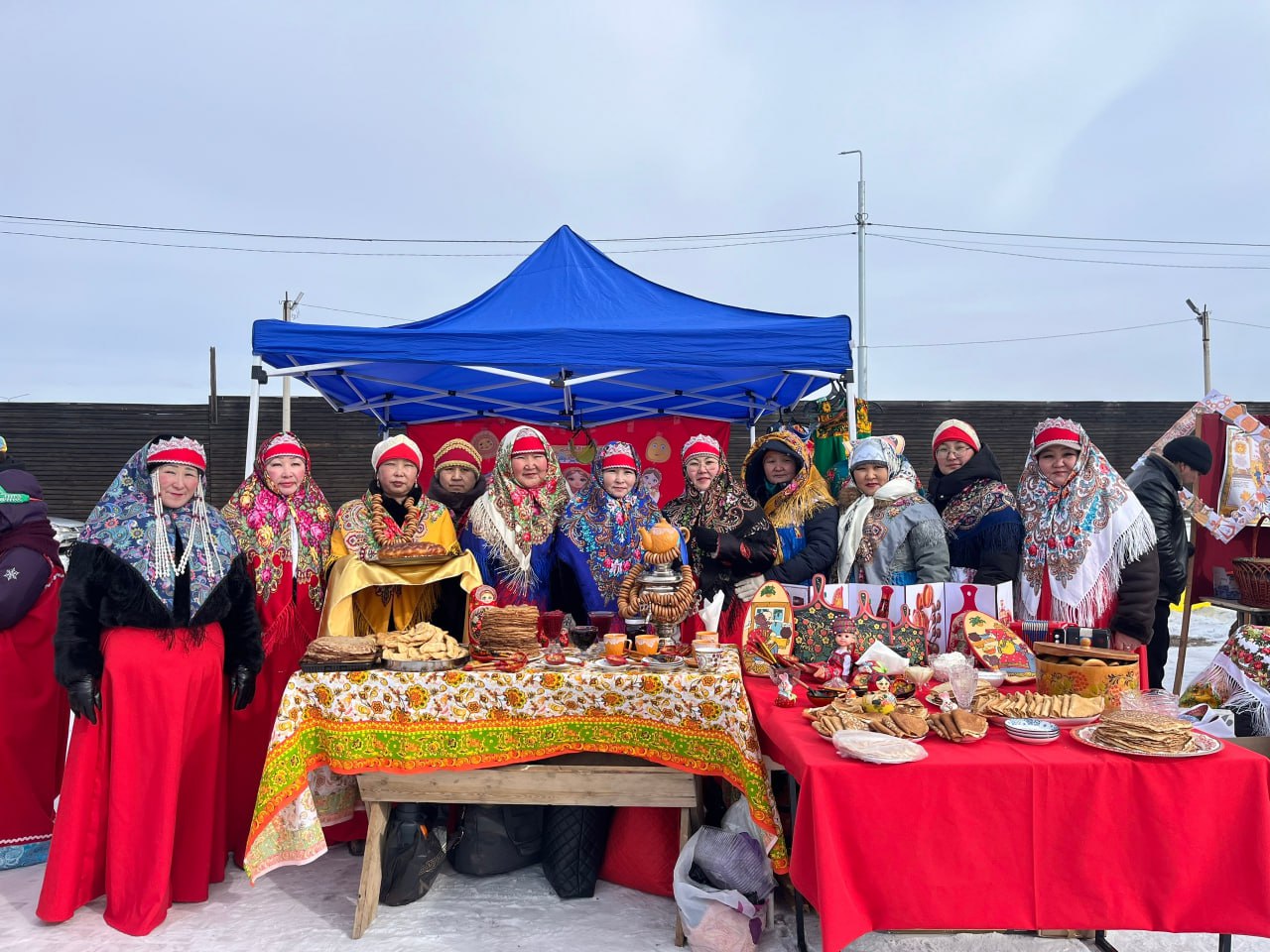 Традиционно в последний день Масленичной недели в Туве повсеместно проходят народные гуляния – люди весело провожают зиму и приветствуют наступление долгожданной весны Традиционно в последний день Масленичной недели в Туве повсеместно проходят народные гуляния – люди весело провожают зиму и приветствуют наступление долгожданной весны