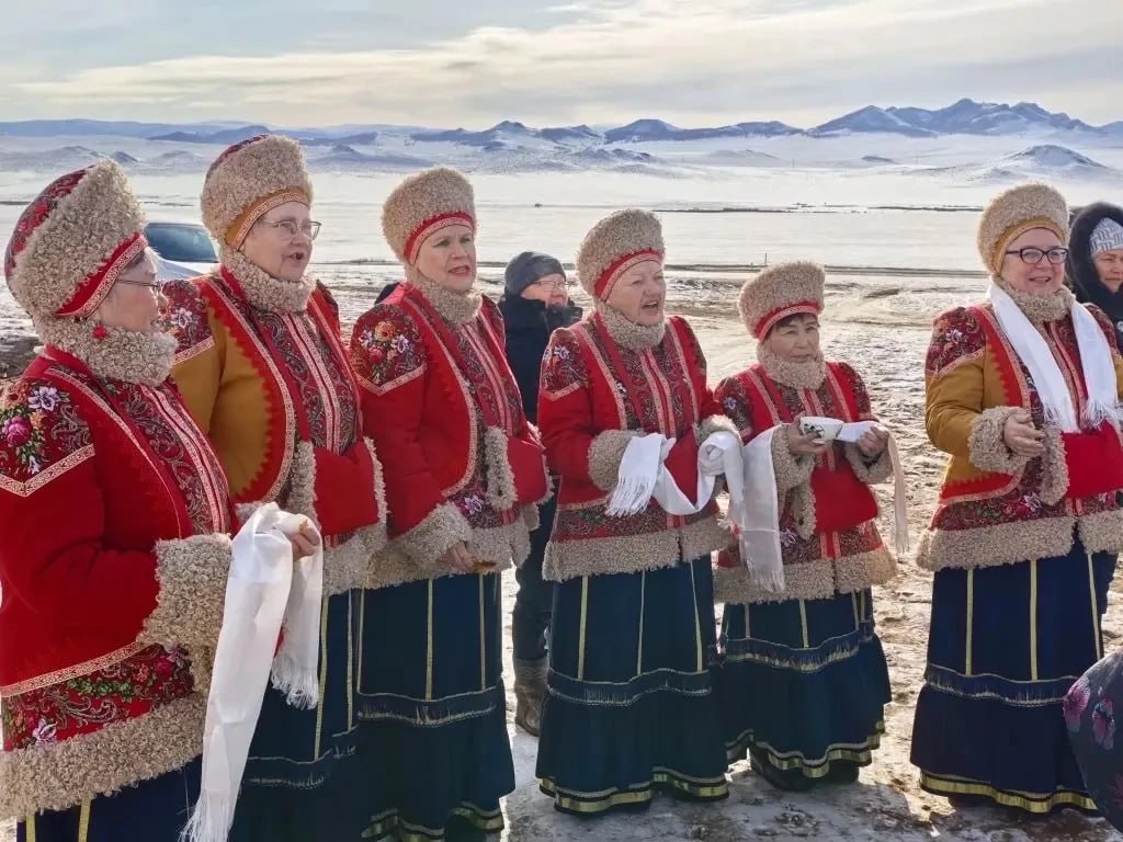 Традиционно в последний день Масленичной недели в Туве повсеместно проходят народные гуляния – люди весело провожают зиму и приветствуют наступление долгожданной весны Традиционно в последний день Масленичной недели в Туве повсеместно проходят народные гуляния – люди весело провожают зиму и приветствуют наступление долгожданной весны