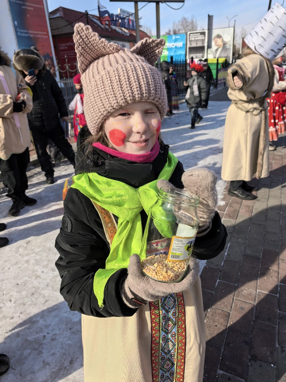 Традиционно в последний день Масленичной недели в Туве повсеместно проходят народные гуляния – люди весело провожают зиму и приветствуют наступление долгожданной весны Традиционно в последний день Масленичной недели в Туве повсеместно проходят народные гуляния – люди весело провожают зиму и приветствуют наступление долгожданной весны