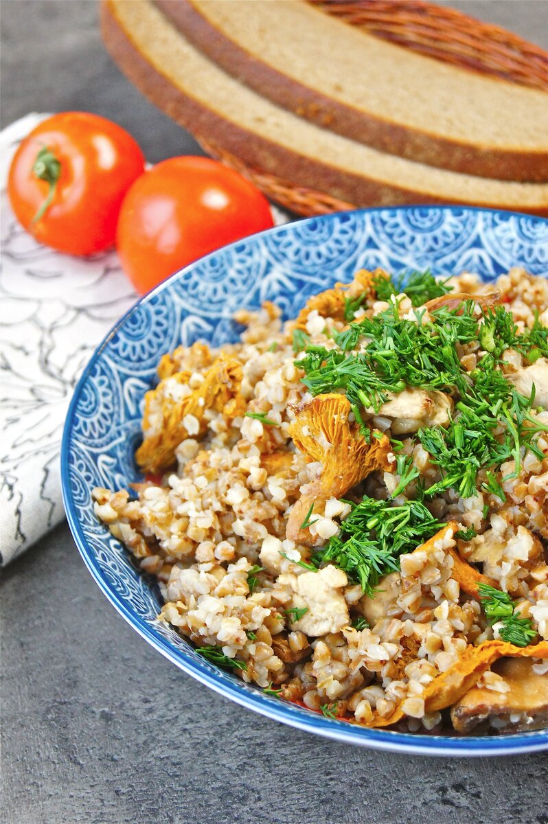 Наслаждение деревенским вкусом: гречка с курицей и лисичками