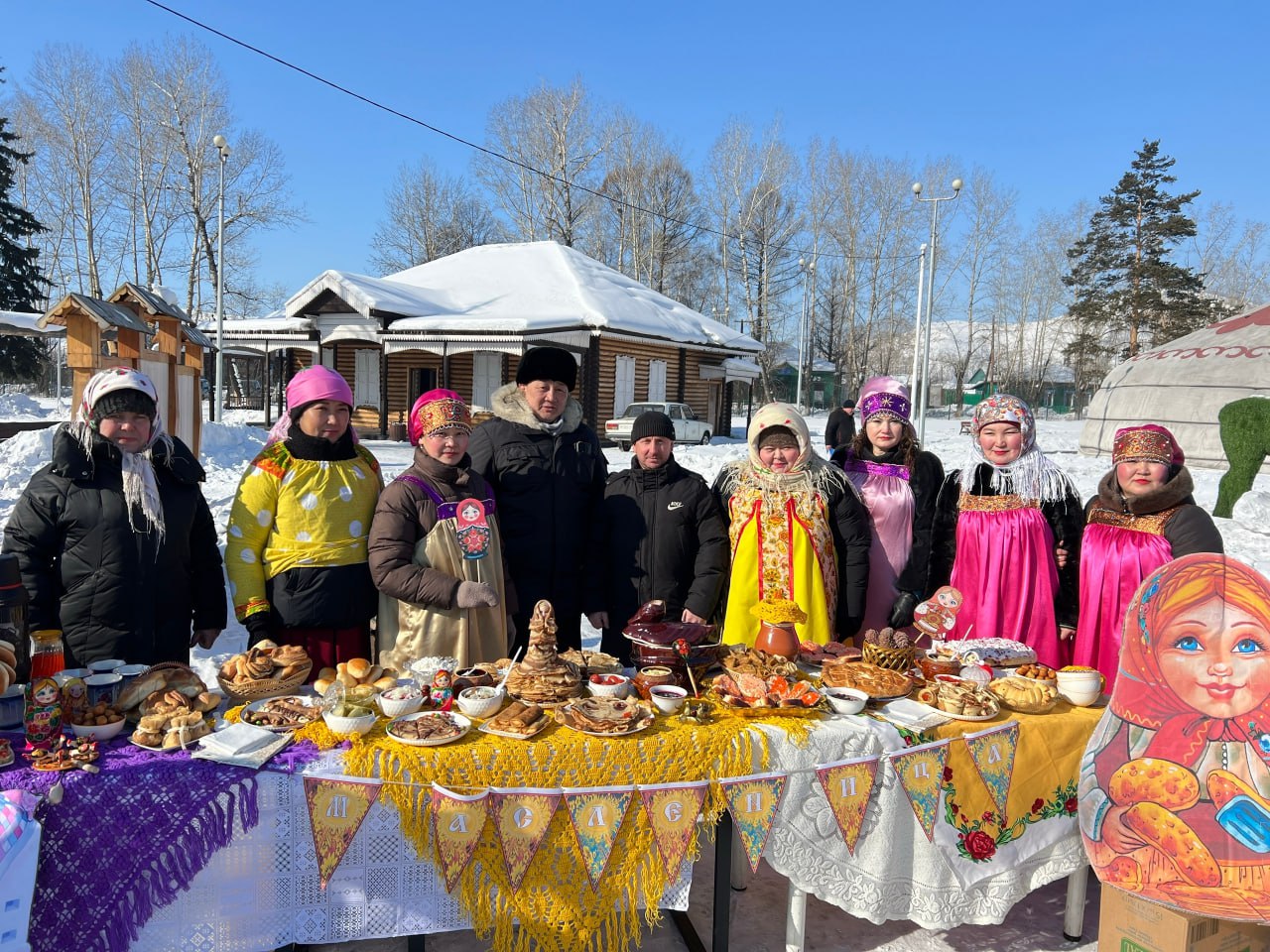В парке «Первых русских переселенцев» г. Турана прошло гуляние «Масленица-блинница», организованное коллективом Центра культуры и досуга им. Марка Оюна. Праздник включал конкурсы и игры для детей и взрослых, такие как...