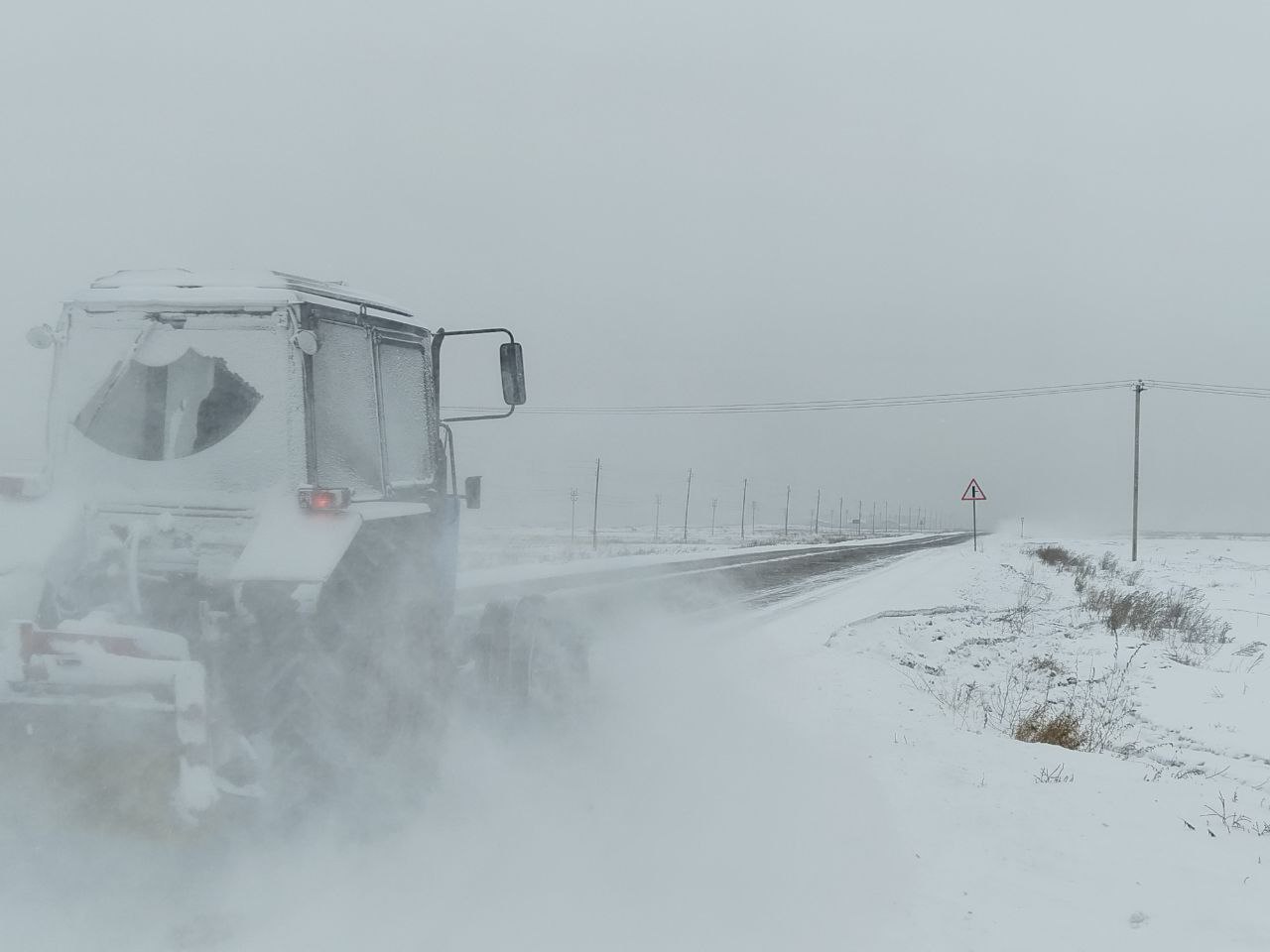 Дорожные службы Тувы очистили более 2 тыс Дорожные службы Тувы очистили более 2 тыс