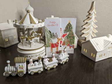 Ледяная вежливость: почему шаблонные открытки захватывают мессенджеры