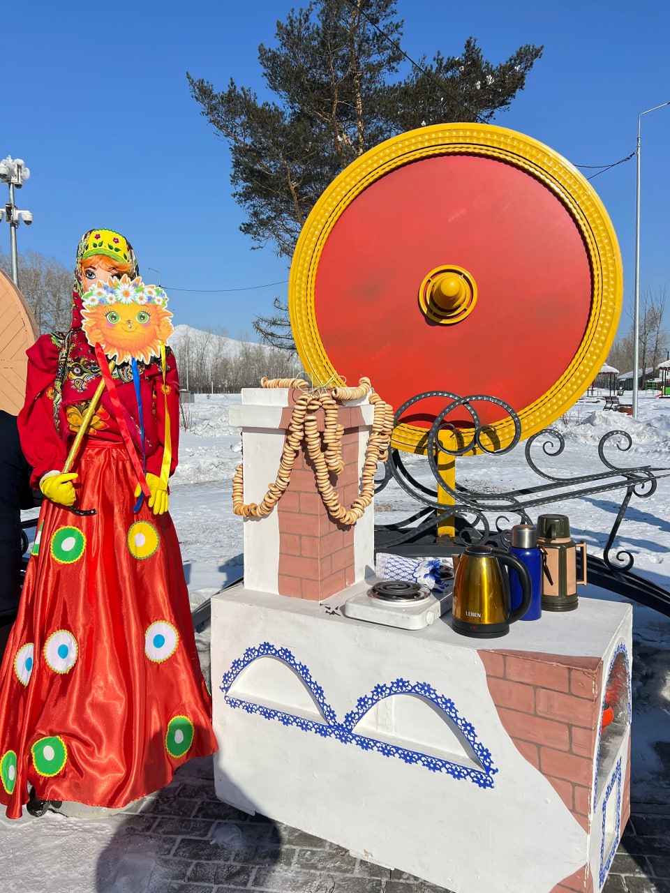 В парке «Первых русских переселенцев» г. Турана прошло гуляние «Масленица-блинница», организованное коллективом Центра культуры и досуга им. Марка Оюна. Праздник включал конкурсы и игры для детей и взрослых, такие как... В парке «Первых русских переселенцев» г. Турана прошло гуляние «Масленица-блинница», организованное коллективом Центра культуры и досуга им. Марка Оюна. Праздник включал конкурсы и игры для детей и взрослых, такие как...