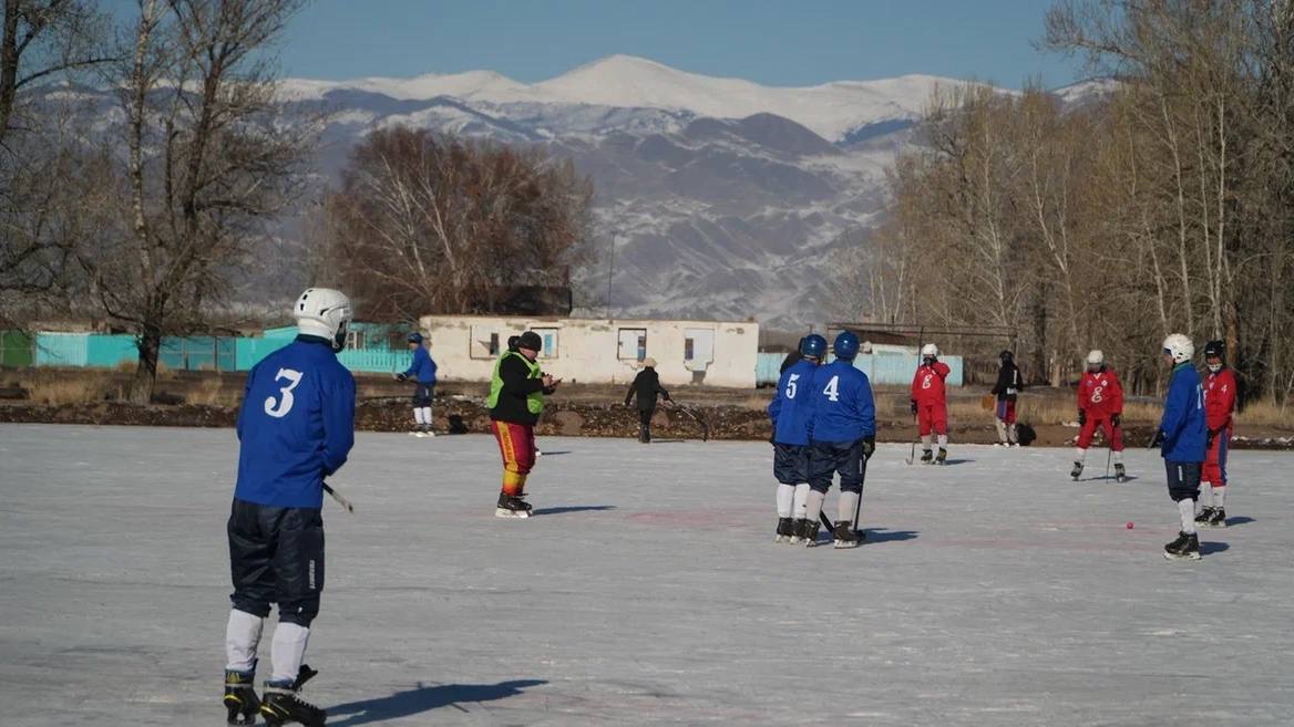 В Дзун-Хемчикском районе прошел республиканский турнир по хоккею с мячом В Дзун-Хемчикском районе прошел республиканский турнир по хоккею с мячом