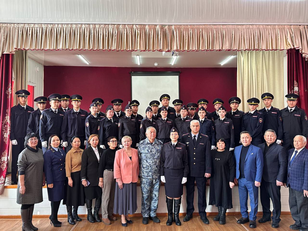 Студенты КТЭиПК торжественно приняли клятву полицейских кадетов Студенты КТЭиПК торжественно приняли клятву полицейских кадетов