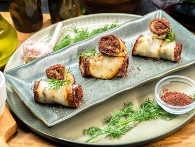 Вкусные рулетики из баклажанов: идеальная закуска на лето