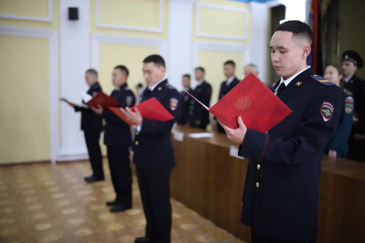 Молодые сотрудники МВД по Республике Тыва приняли Присягу Молодые сотрудники МВД по Республике Тыва приняли Присягу