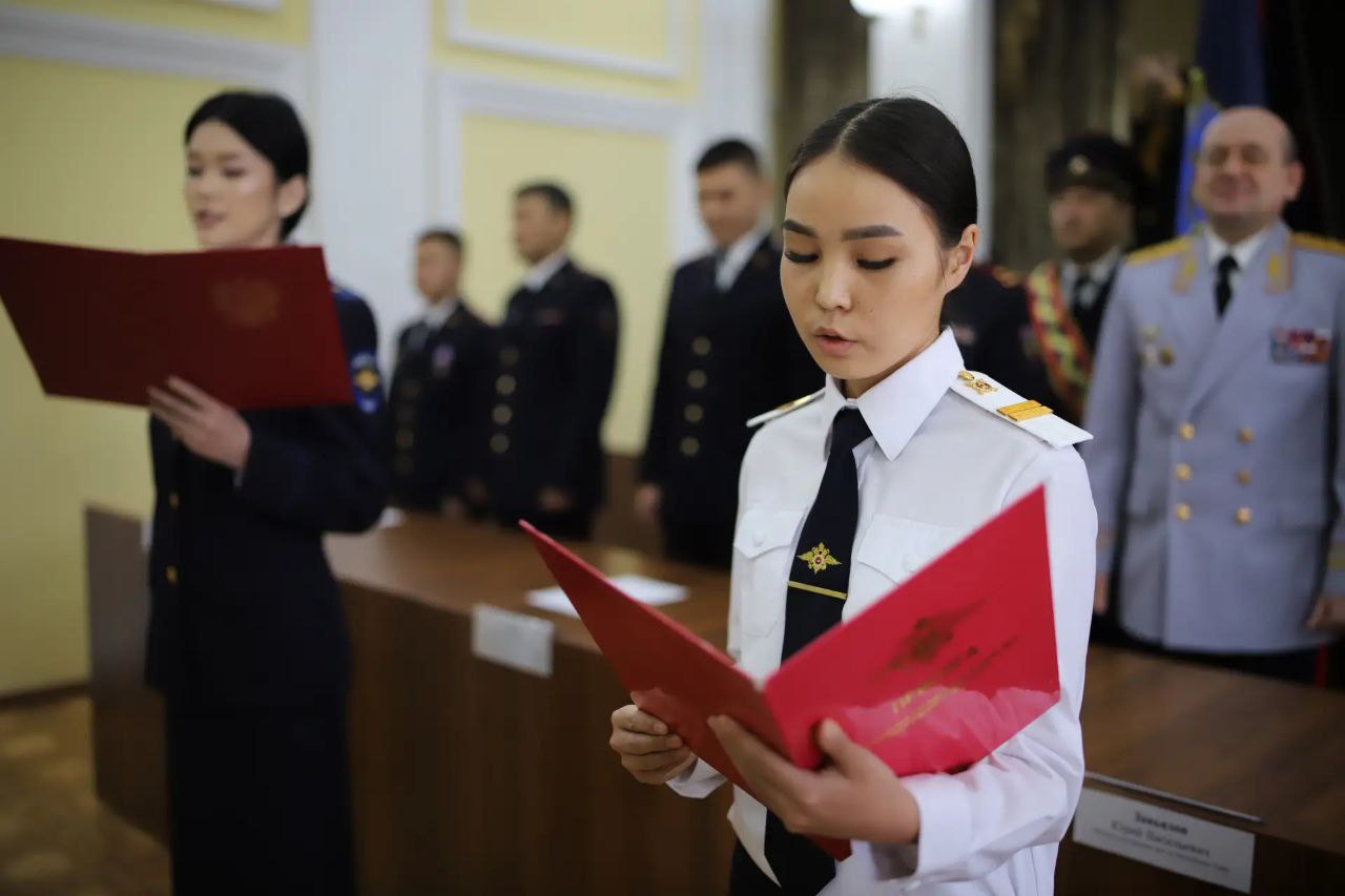 Молодые сотрудники МВД по Республике Тыва приняли Присягу Молодые сотрудники МВД по Республике Тыва приняли Присягу
