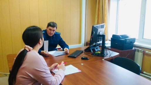 Заместитель прокурора республики Владимир Родин в ходе рабочей поездки в Тандинский район провел личный прием граждан