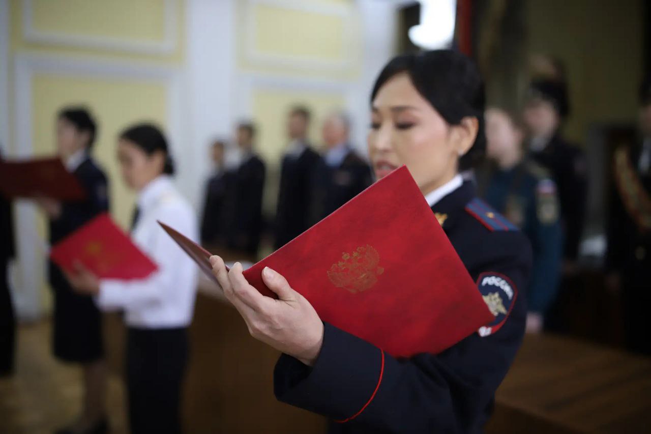Молодые сотрудники МВД по Республике Тыва приняли Присягу Молодые сотрудники МВД по Республике Тыва приняли Присягу