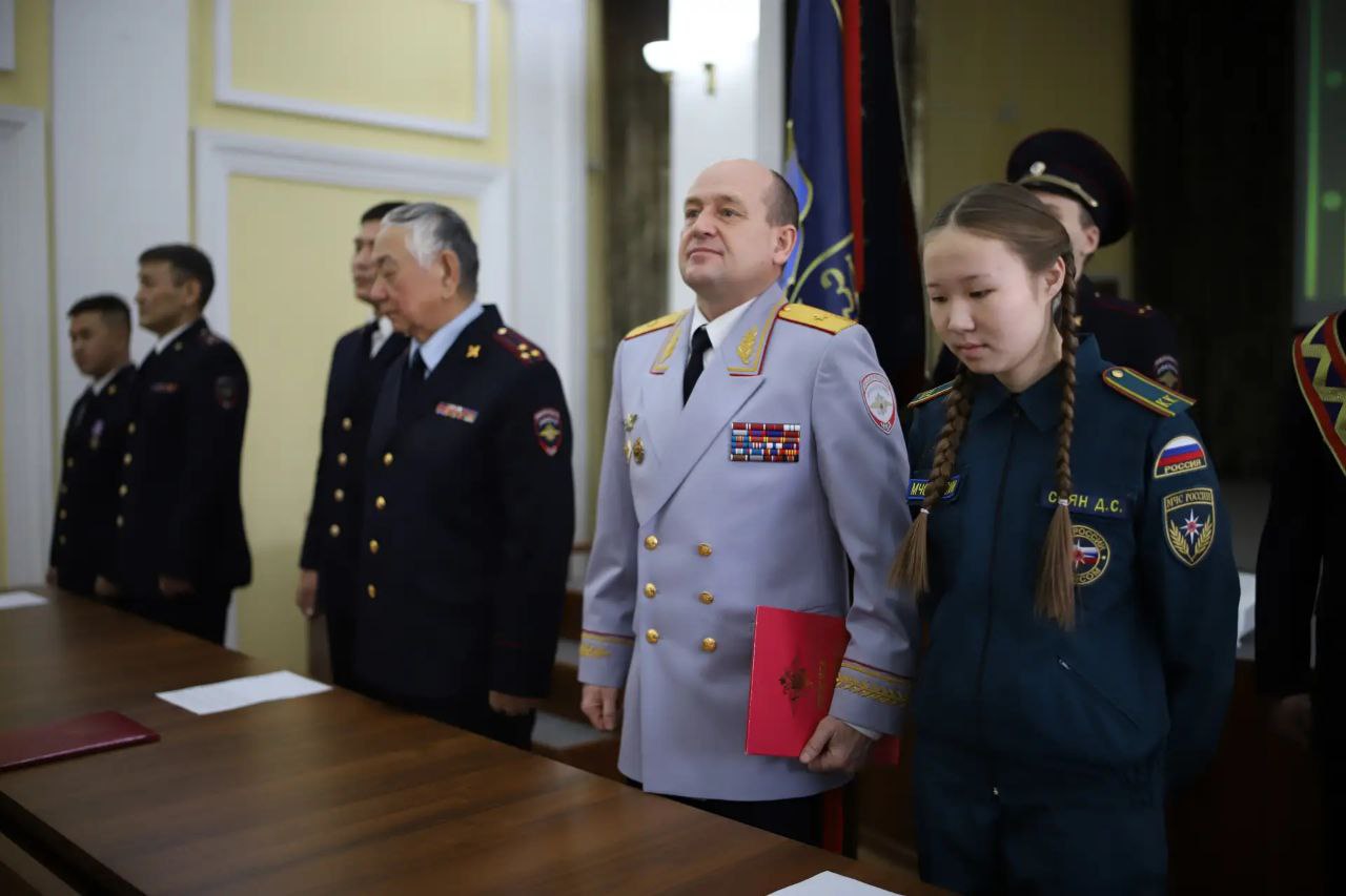 Молодые сотрудники МВД по Республике Тыва приняли Присягу Молодые сотрудники МВД по Республике Тыва приняли Присягу