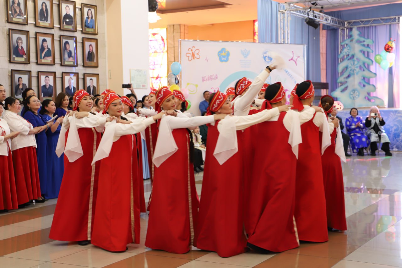 В Национальном театре Республики Тыва сегодня впервые состоялся республиканский педагогический бал, посвященный открытию Года дошкольного образования В Национальном театре Республики Тыва сегодня впервые состоялся республиканский педагогический бал, посвященный открытию Года дошкольного образования