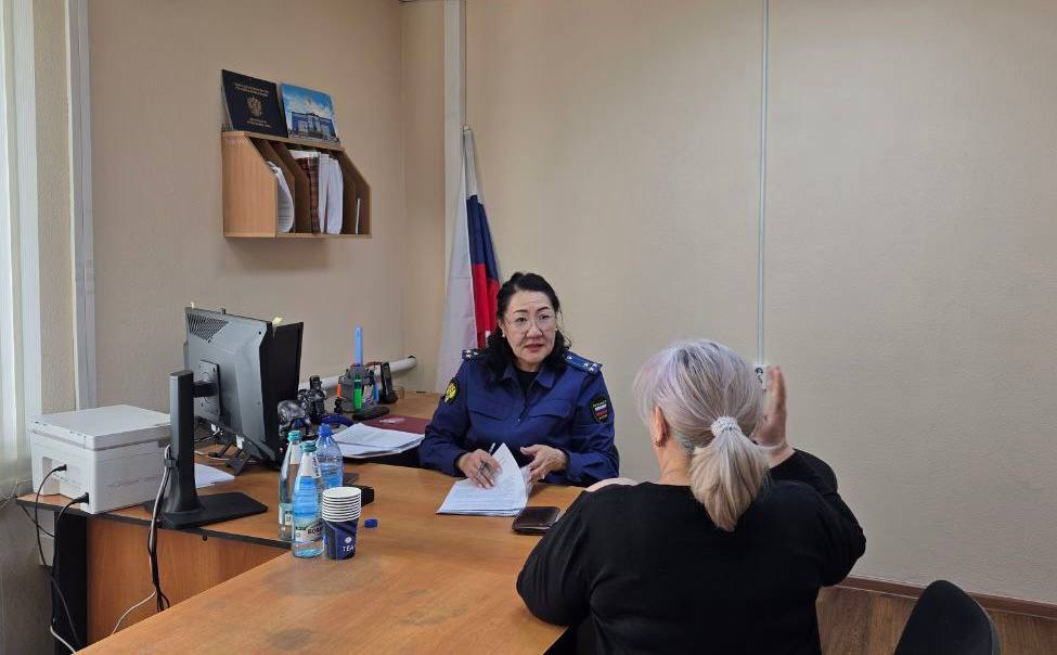 Заместитель прокурора республики Ольга Монгуш в ходе рабочей поездки в Сут-Хольский район провела прием граждан Заместитель прокурора республики Ольга Монгуш в ходе рабочей поездки в Сут-Хольский район провела прием граждан