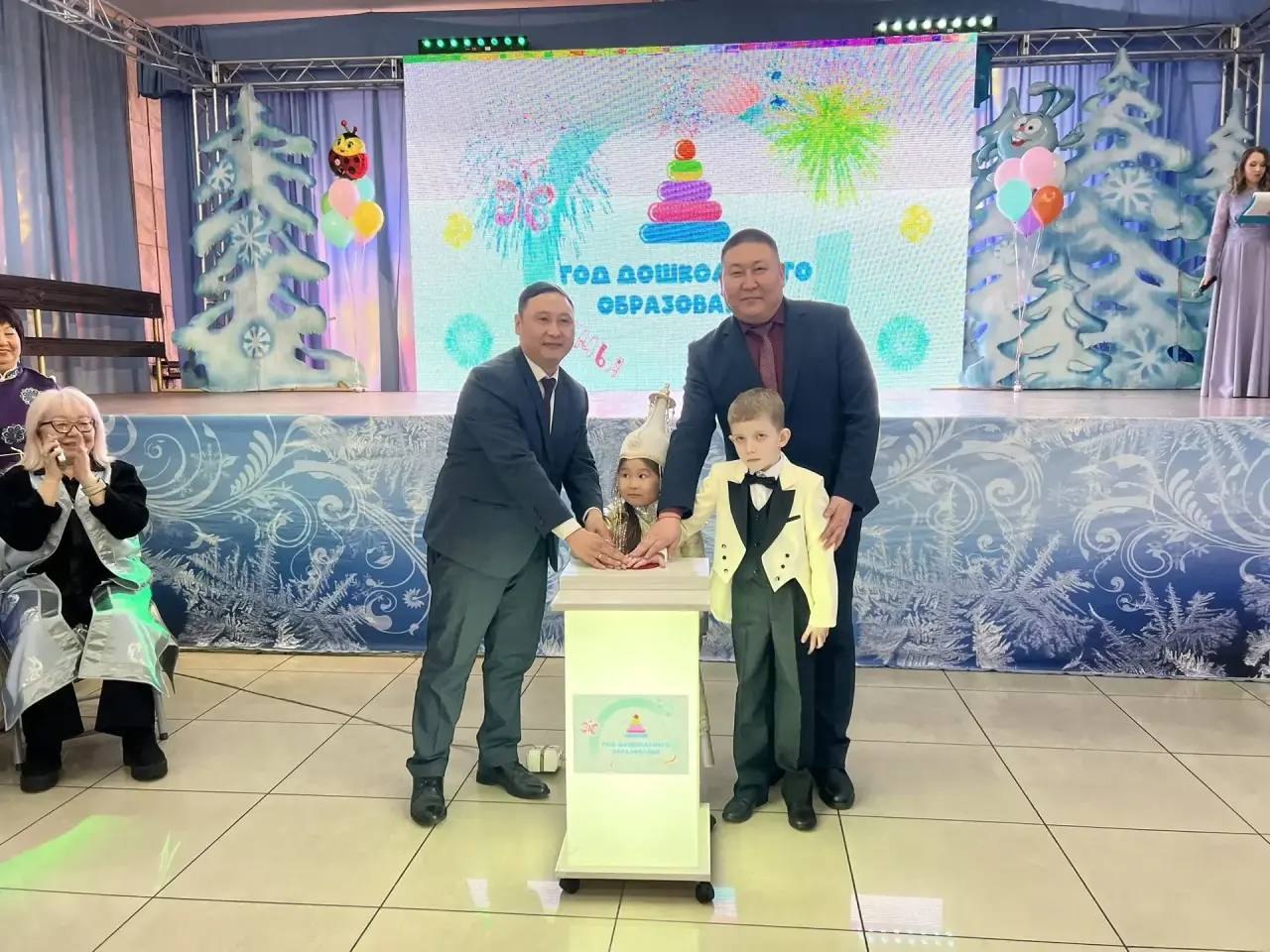 В Национальном театре Республики Тыва сегодня впервые состоялся республиканский педагогический бал, посвященный открытию Года дошкольного образования В Национальном театре Республики Тыва сегодня впервые состоялся республиканский педагогический бал, посвященный открытию Года дошкольного образования