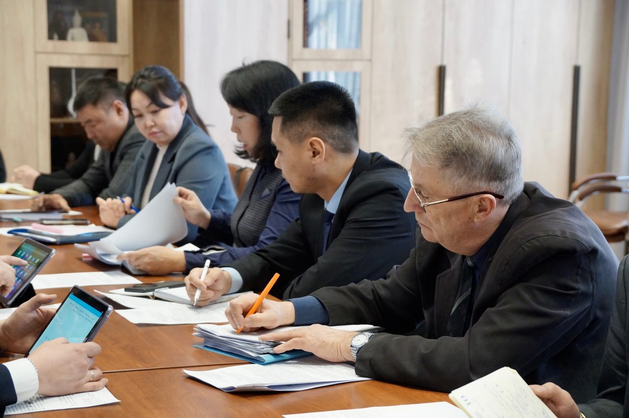 В Хурале Кызыла рассмотрели кандидатуры на должности в мэрии