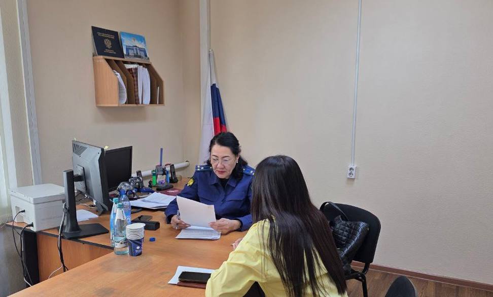 Заместитель прокурора республики Ольга Монгуш в ходе рабочей поездки в Сут-Хольский район провела прием граждан Заместитель прокурора республики Ольга Монгуш в ходе рабочей поездки в Сут-Хольский район провела прием граждан