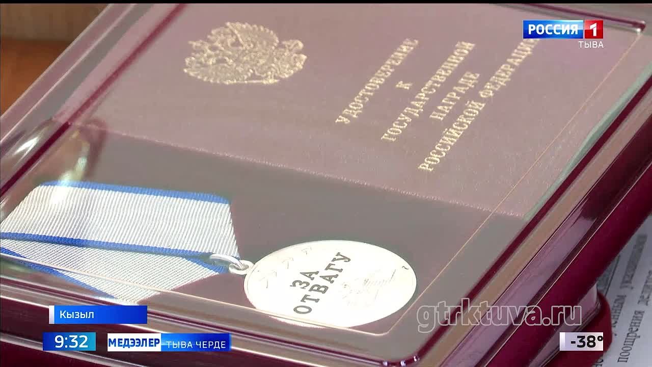 Эрес-дидим чоруу дээш. Маадырларга мгейиг