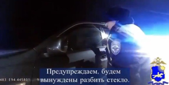 Заблокировался в автомобиле и отказывался выходить: нетрезвого водителя привлекли к ответственности в Кызыле