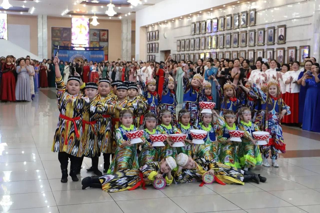 В Национальном театре Республики Тыва сегодня впервые состоялся республиканский педагогический бал, посвященный открытию Года дошкольного образования В Национальном театре Республики Тыва сегодня впервые состоялся республиканский педагогический бал, посвященный открытию Года дошкольного образования