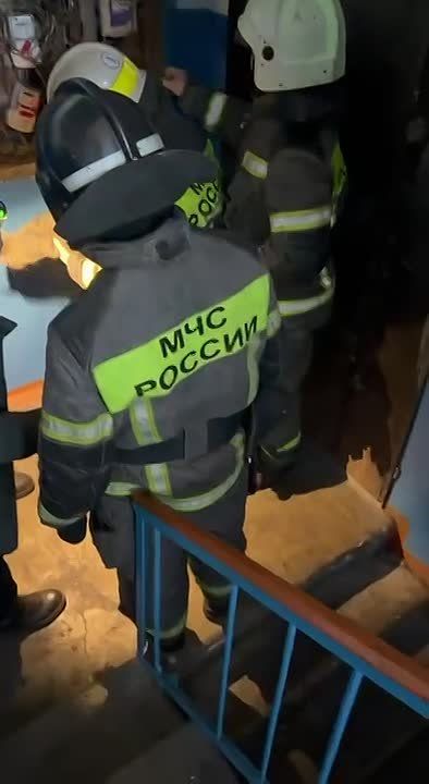 "Днем 28 февраля поступил вызов от жителя дома по улице Калинина, 2а, о том, что в подъезде запах дыма