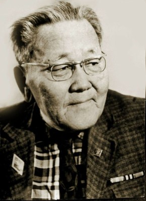 Глава Тувы поздравил земляков со 120-летием со дня рождения Виктора Кок-оола