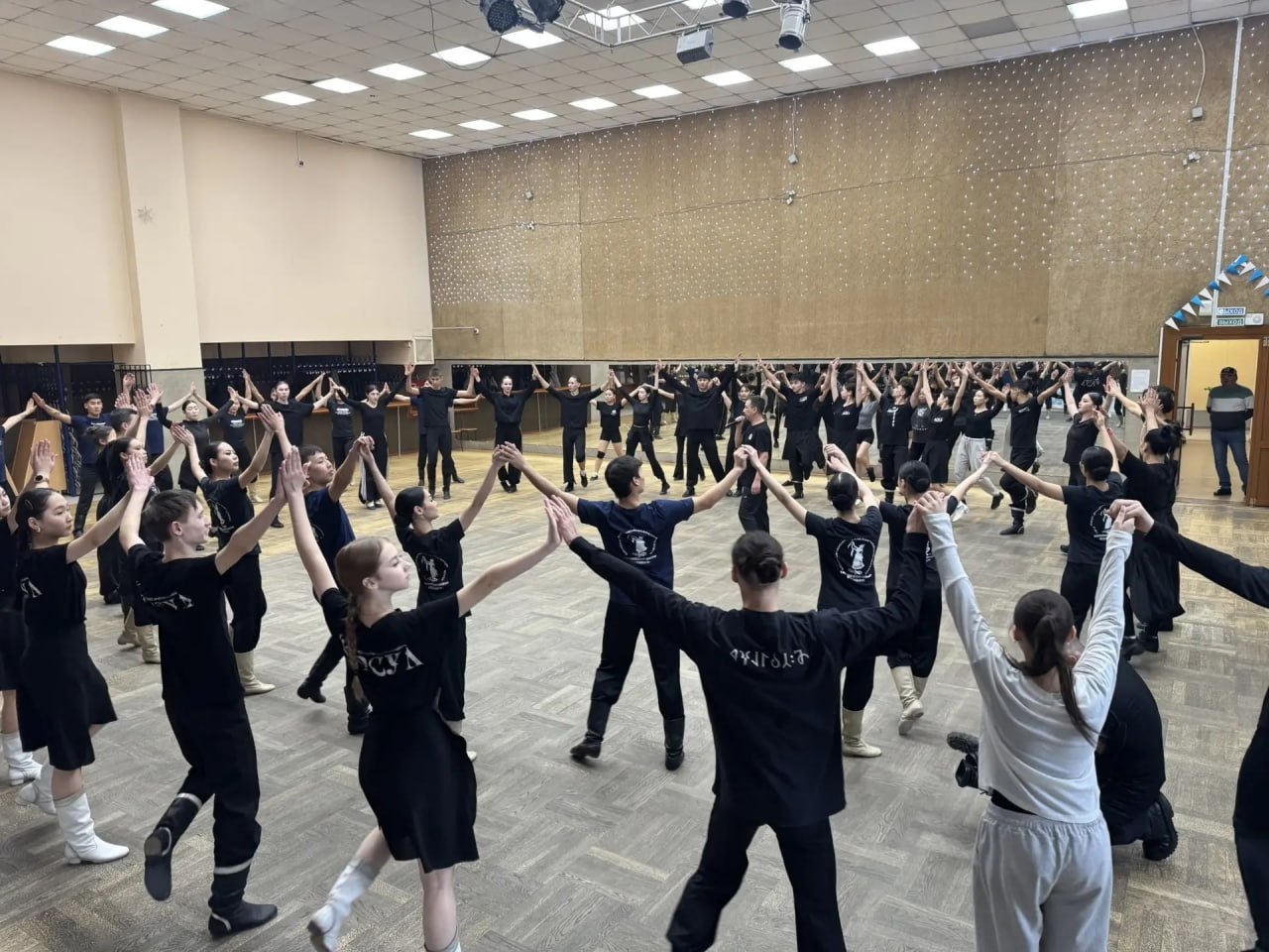 В Хакасии прошел мастер-класс по тувинскому танцу