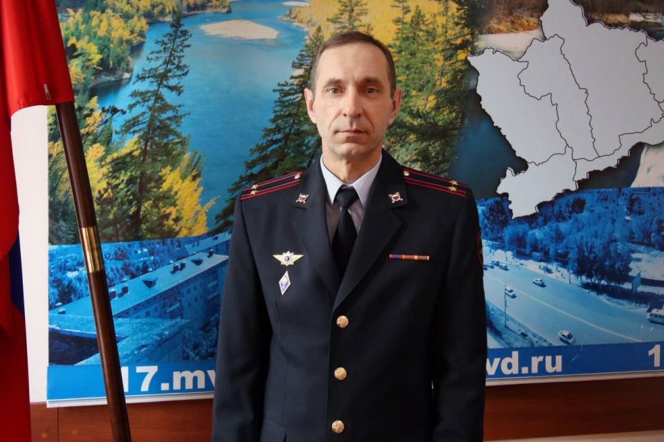 Сегодня свой День рождения отмечает начальник ЦИТСиЗИ МВД по Республике Тыва подполковник внутренней службы Коломысов Александр Николаевич