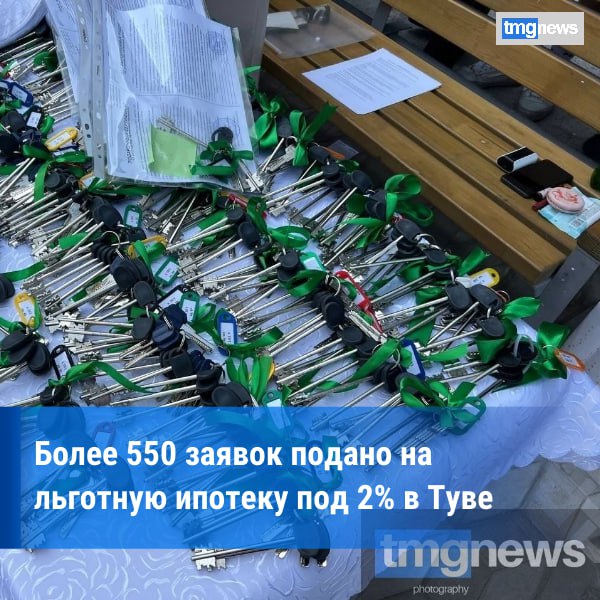 Тыва Пюрбюну номчуп турар. Кызылды 9 дугаар гимназиязынга республика чергелиг «Мээ трээн дылым» деп эссе-чогаадыглар мрейи болуп эрткенин ТР-ни редилге яамызы дынаткан Тыва Пюрбюну номчуп турар. Кызылды 9 дугаар гимназиязынга республика чергелиг «Мээ трээн дылым» деп эссе-чогаадыглар мрейи болуп эрткенин ТР-ни редилге яамызы дынаткан