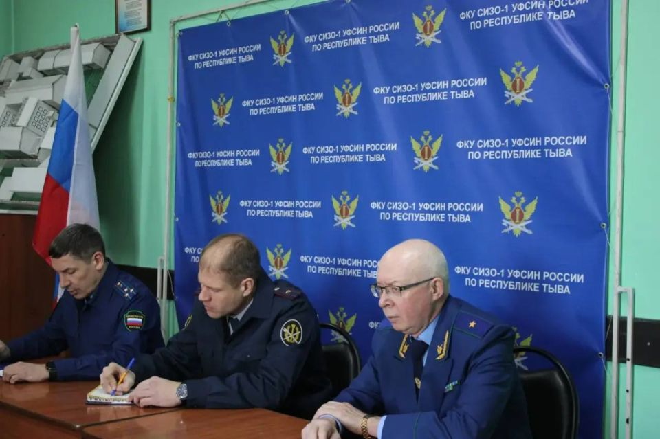 Прокурор республики Ботвинкин Евгений Борисович проверил условия содержания под стражей подозреваемых, обвиняемых, осужденных в следственном изоляторе