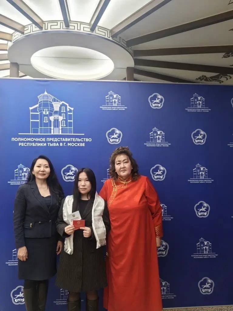 В московском Представительстве Тувы наградили волонтеров В московском Представительстве Тувы наградили волонтеров