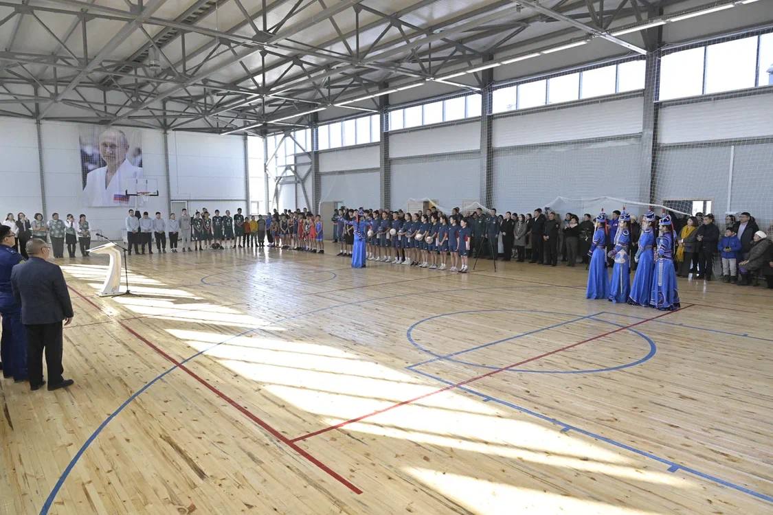 Глава Тувы Владислав Ховалыг сообщил, что в селе Тоора-Хем Тоджинского района при спонсорской поддержке компании «Ареал» будет построен спортивный зал Глава Тувы Владислав Ховалыг сообщил, что в селе Тоора-Хем Тоджинского района при спонсорской поддержке компании «Ареал» будет построен спортивный зал