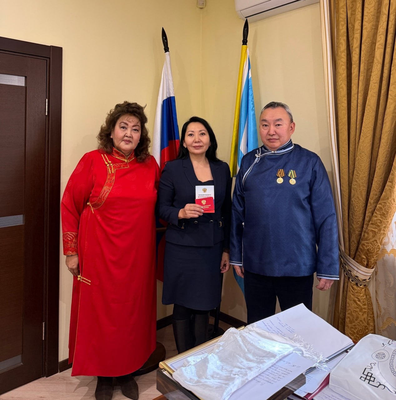В московском Представительстве Тувы наградили волонтеров В московском Представительстве Тувы наградили волонтеров