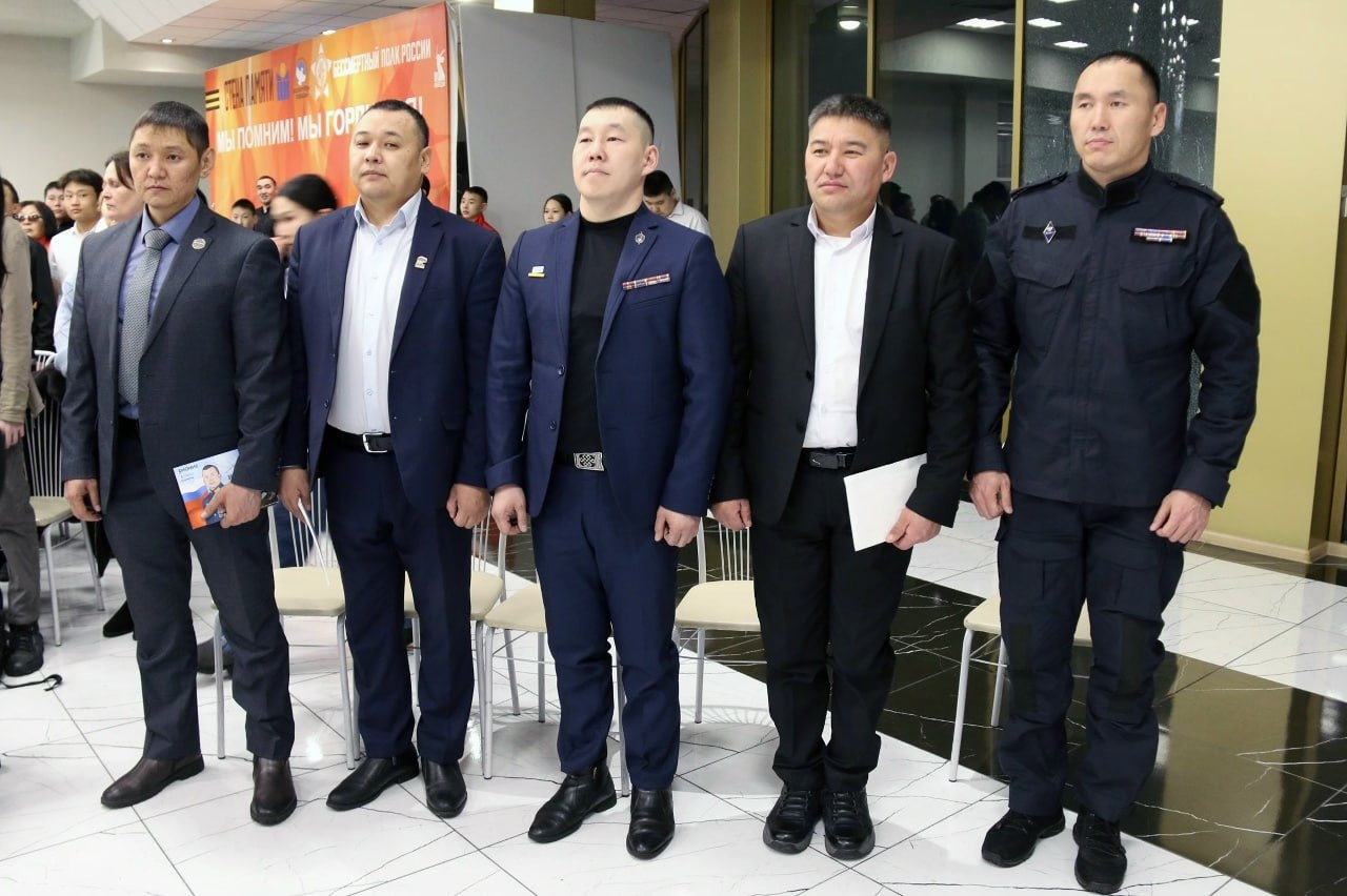 Россияны Маадыры Найыр Кыргыс аныяктар-биле ужурашкан Россияны Маадыры Найыр Кыргыс аныяктар-биле ужурашкан