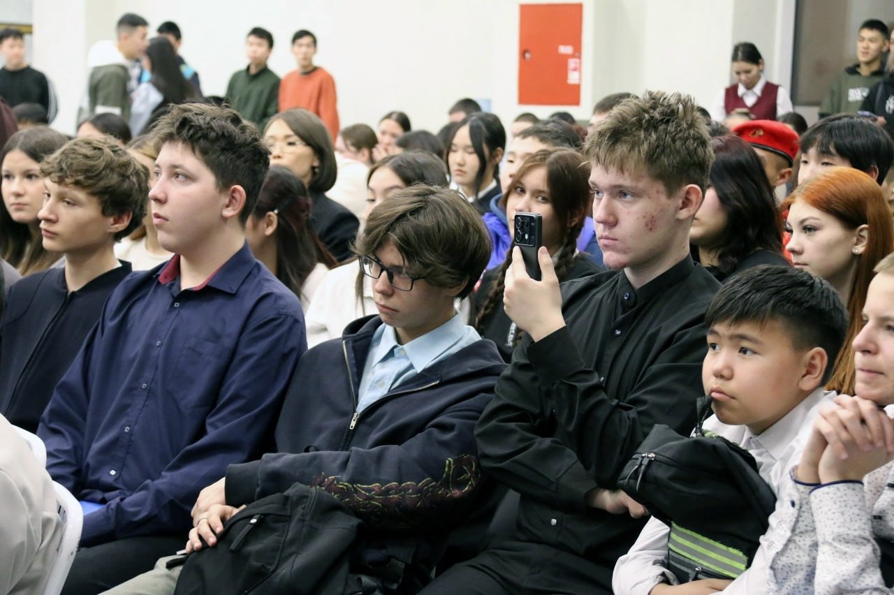 Россияны Маадыры Найыр Кыргыс аныяктар-биле ужурашкан Россияны Маадыры Найыр Кыргыс аныяктар-биле ужурашкан