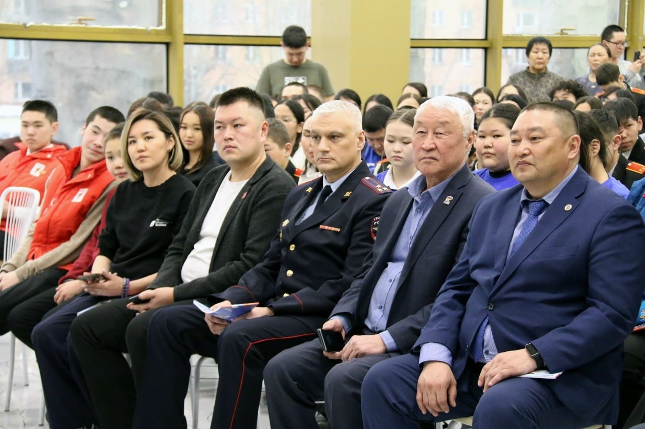 Россияны Маадыры Найыр Кыргыс аныяктар-биле ужурашкан Россияны Маадыры Найыр Кыргыс аныяктар-биле ужурашкан