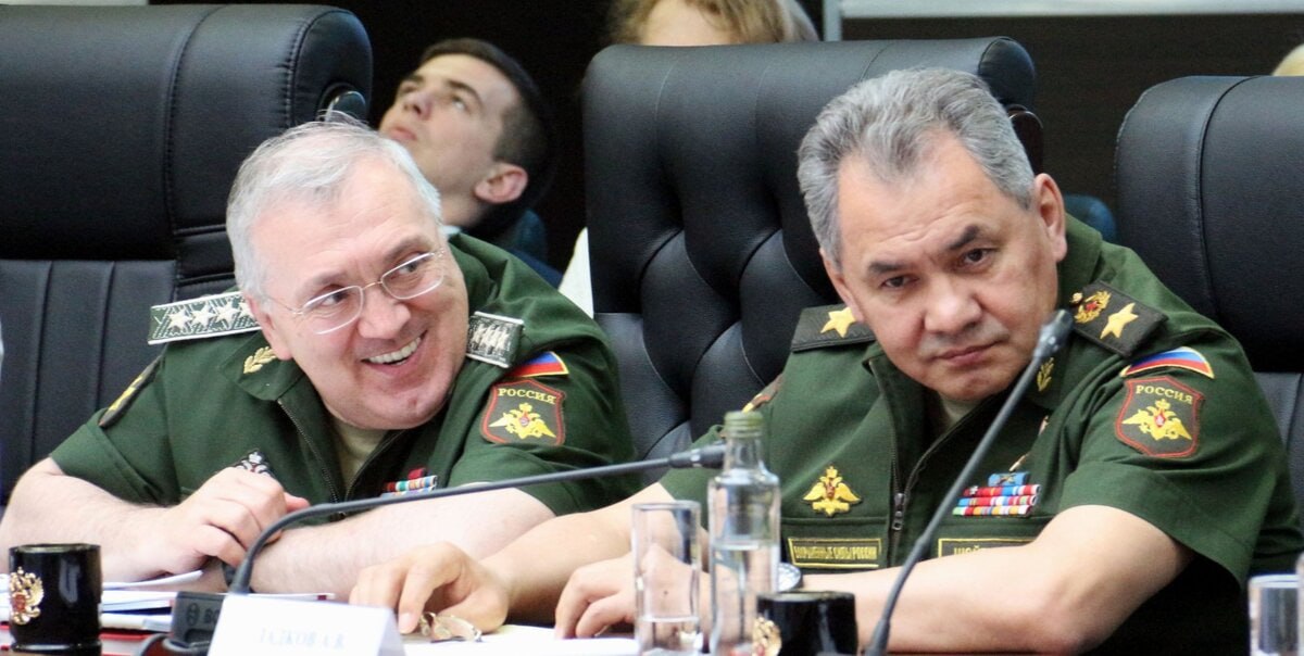 Характерно, что сразу после потери должности первого заместителя министра обороны в июне 2024 года, Руслана Цаликова активно пытались сделать сенатором от Верховного хурала Республики Тыва