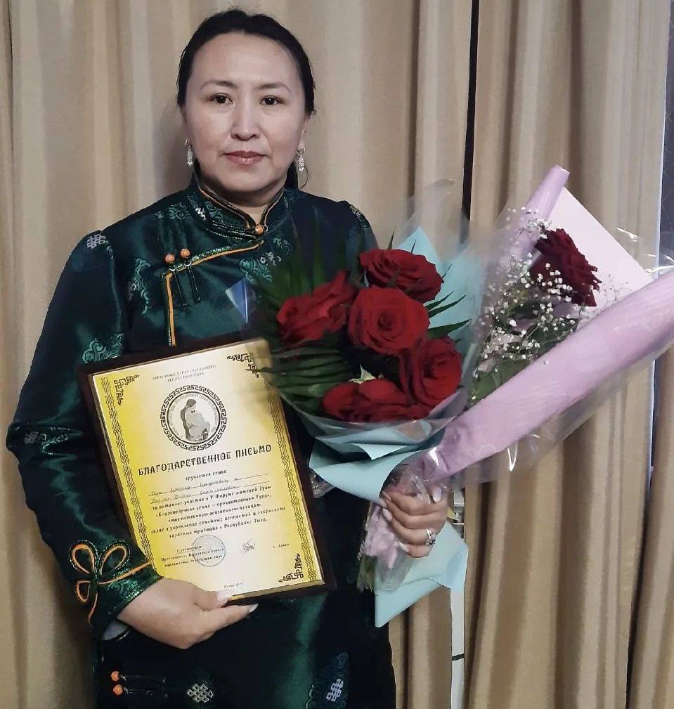 Чыраа-Бажы сумузуну Ооржак Хорагай аттыг кдээ культура бажынынга Россияда чоннарны чагыс демини чылынга тураскааткан «Делегей чоннарыны самы» деп хемчег болуп эрткенин культура чери дынаткан Чыраа-Бажы сумузуну Ооржак Хорагай аттыг кдээ культура бажынынга Россияда чоннарны чагыс демини чылынга тураскааткан «Делегей чоннарыны самы» деп хемчег болуп эрткенин культура чери дынаткан